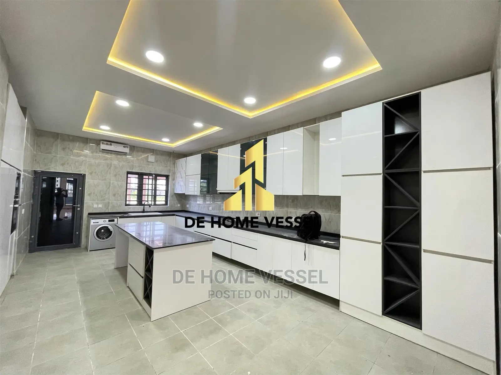 5bdrm Duplex in Ikota for Sale in Ikota