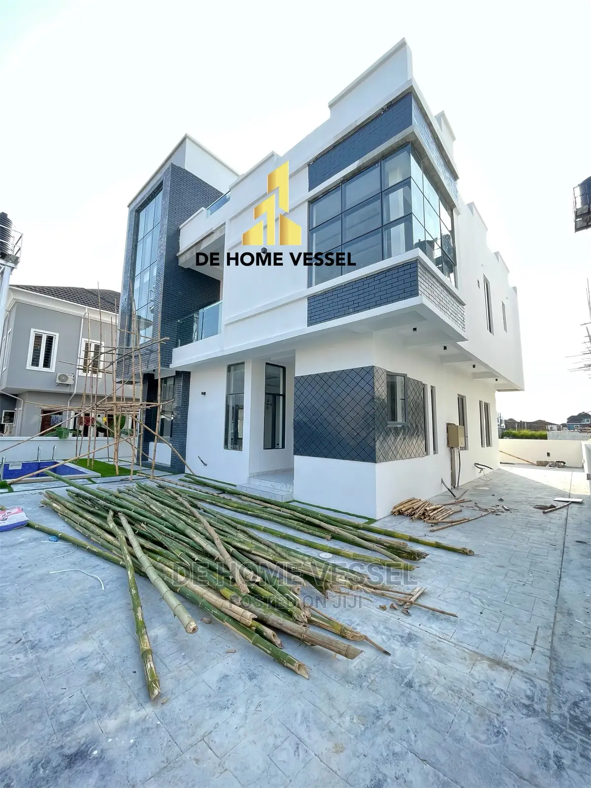 5bdrm Duplex in Osapa London for Sale in Osapa london