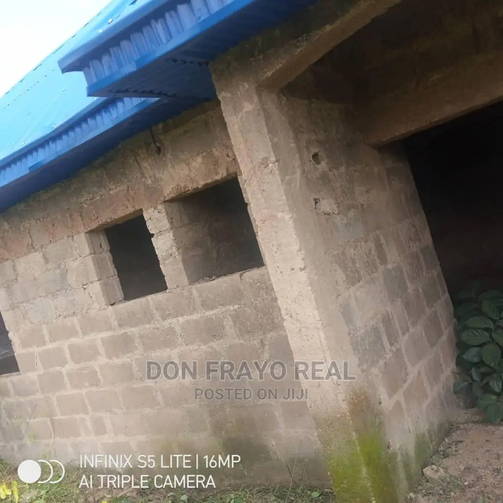 3bdrm Block of Flats in Idi Agbon, Soka for sale in Soka