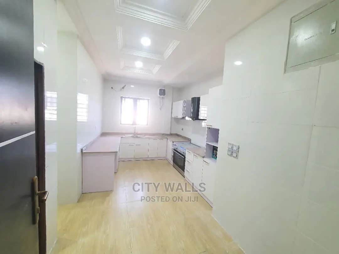 2bdrm Penthouse in Ikate for Rent in Ikate