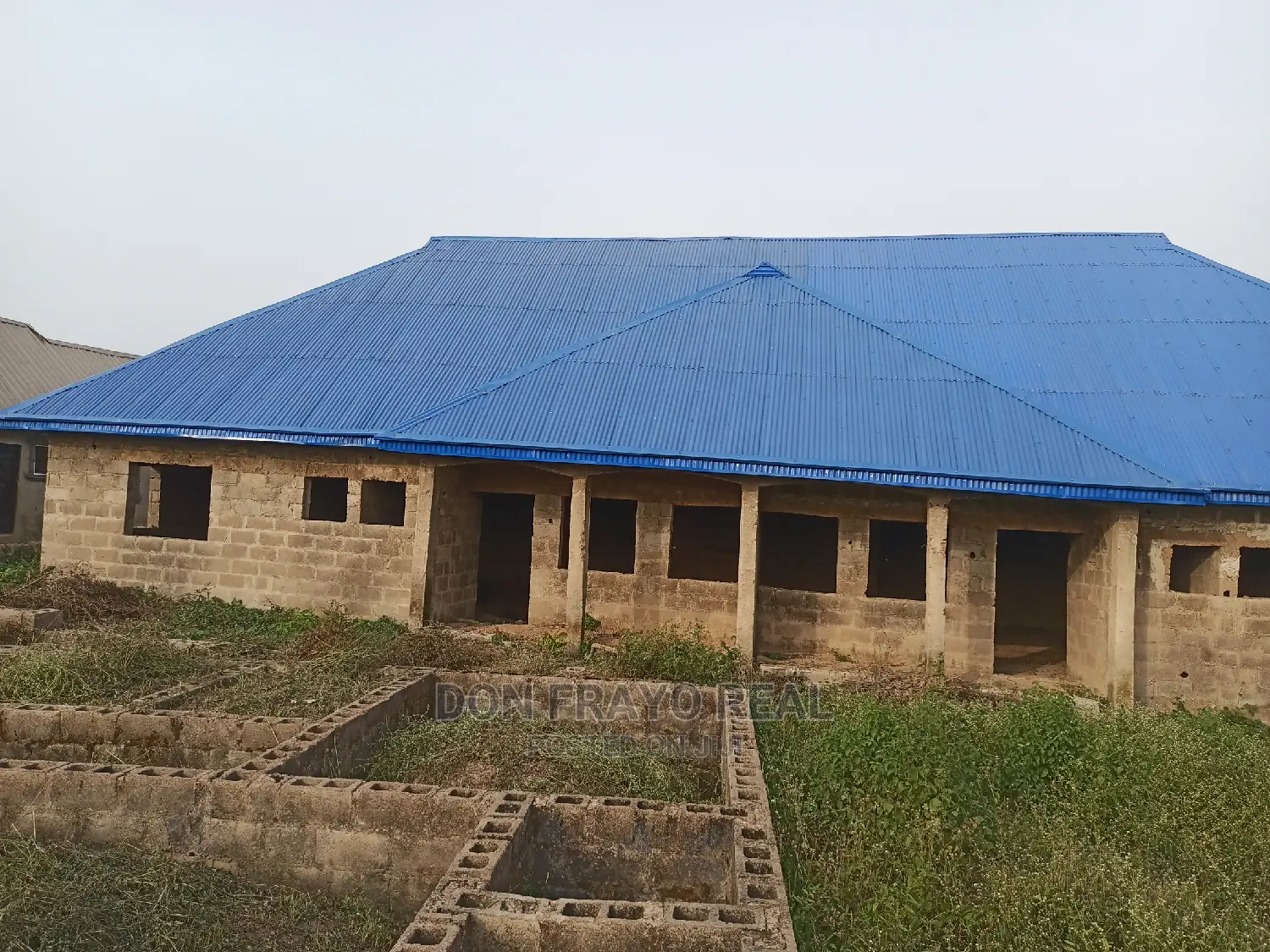 3bdrm Block of Flats in Idi Agbon, Soka for sale in Soka