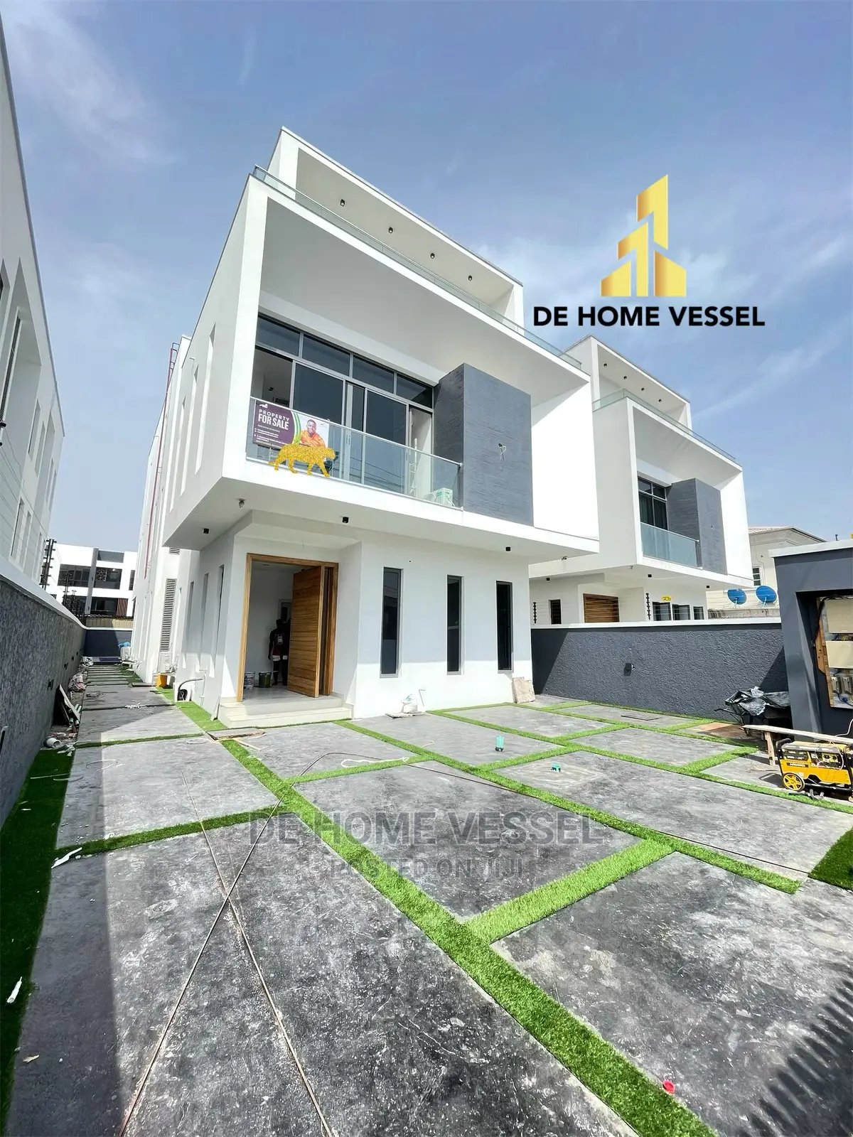 5bdrm Duplex in Lekki Phase 1 for Sale in Lekki Phase 1