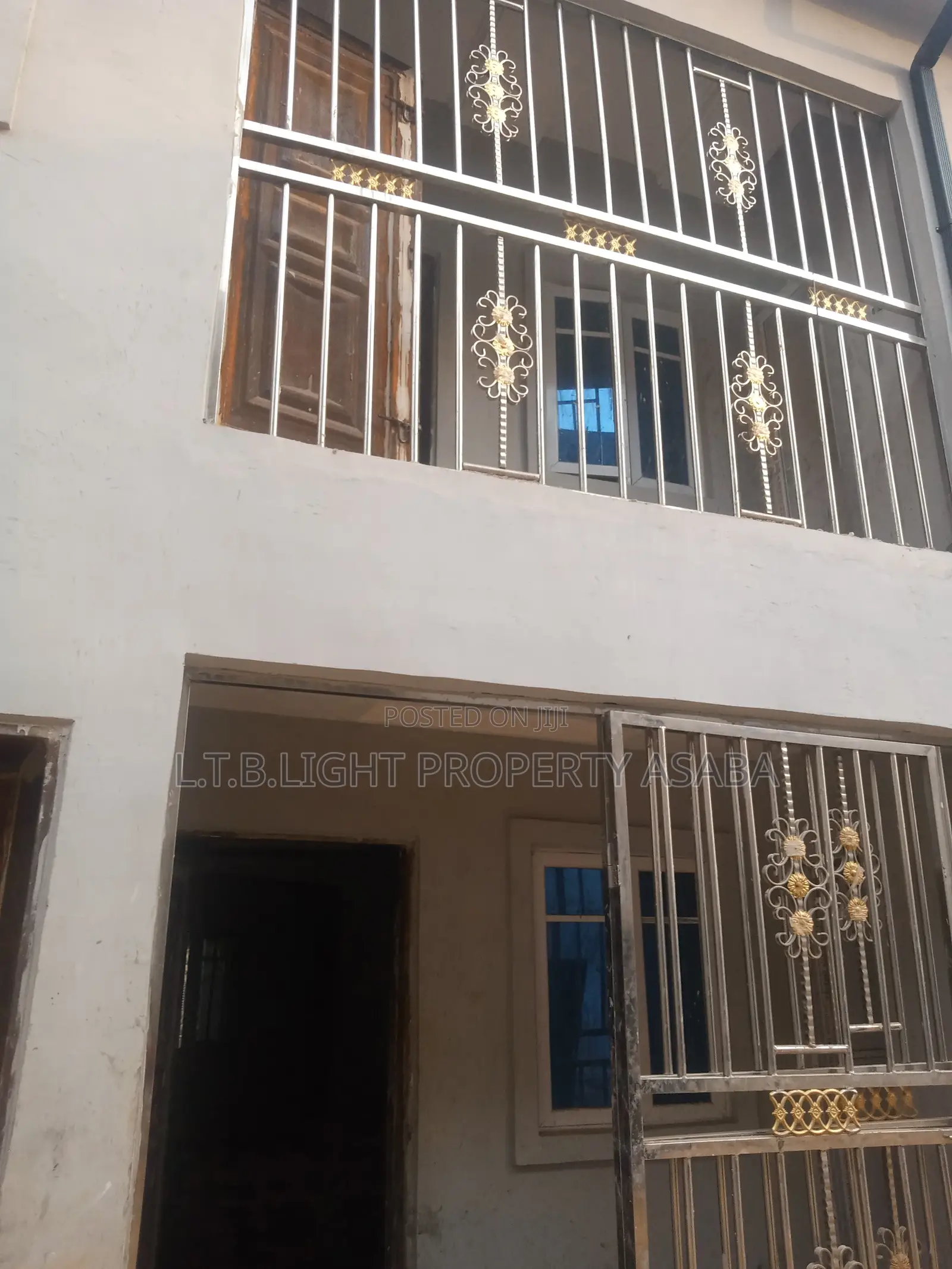 2bdrm Block of Flats in L. T. B Light, Oshimili South for rent in Oshimili South