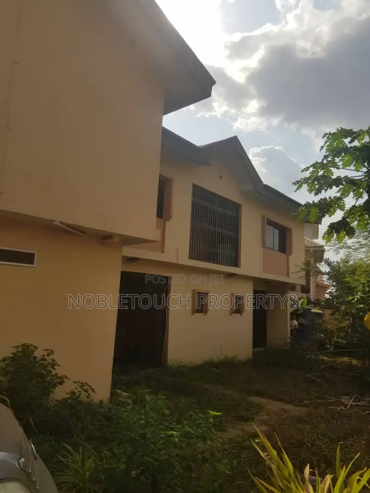 5bdrm Duplex in 5Th Avenue Gowon, Alimosho for Sale in Alimosho