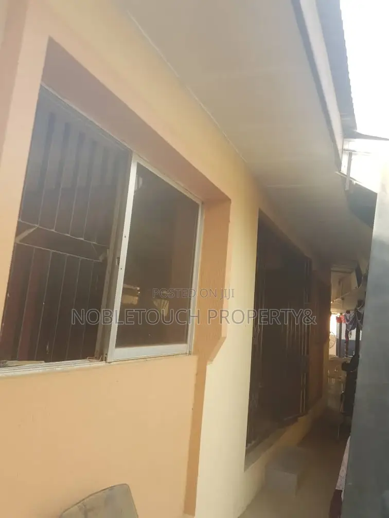 5bdrm Duplex in 5Th Avenue Gowon, Alimosho for Sale in Alimosho