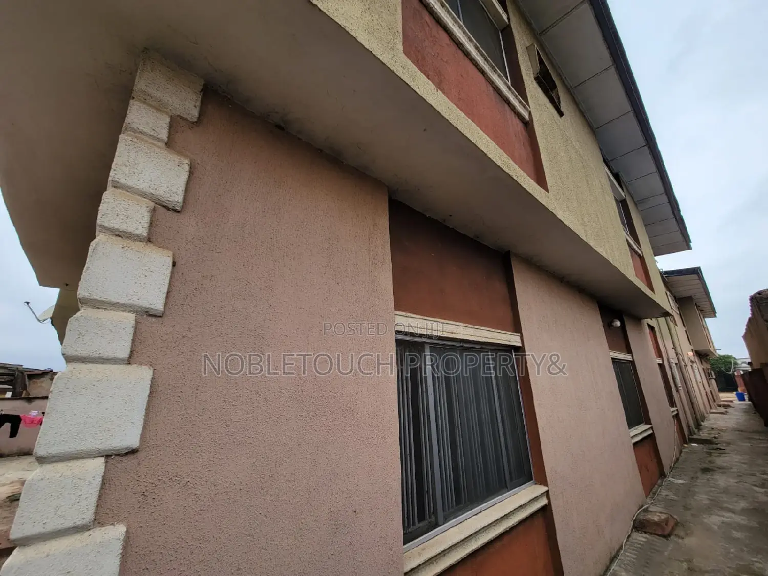 8bdrm Duplex in Ejigbo Lagos for sale in Ejigbo