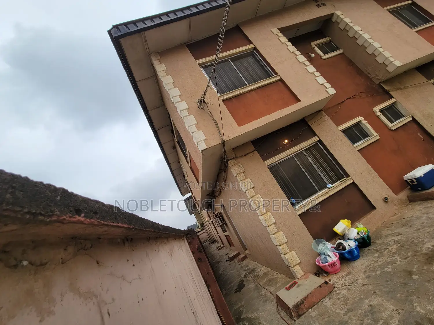 8bdrm Duplex in Ejigbo Lagos for sale in Ejigbo