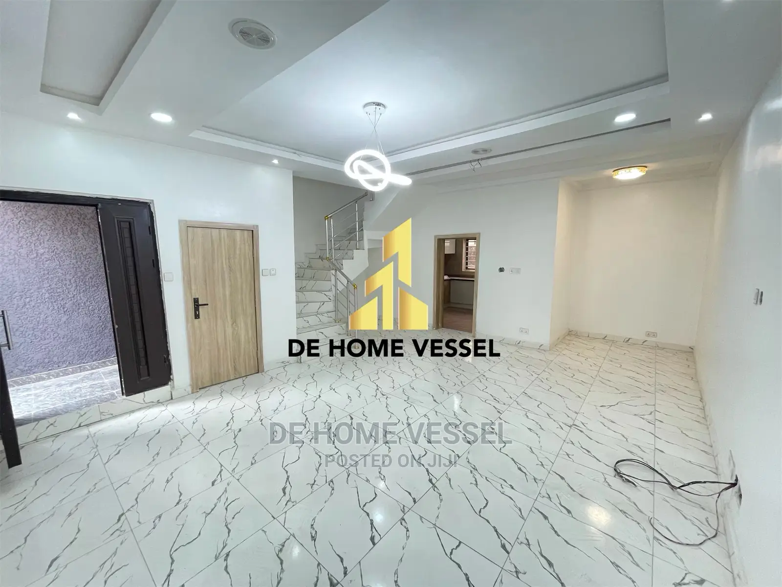4bdrm Townhouse/Terrace in Chevron for Sale in Chevron