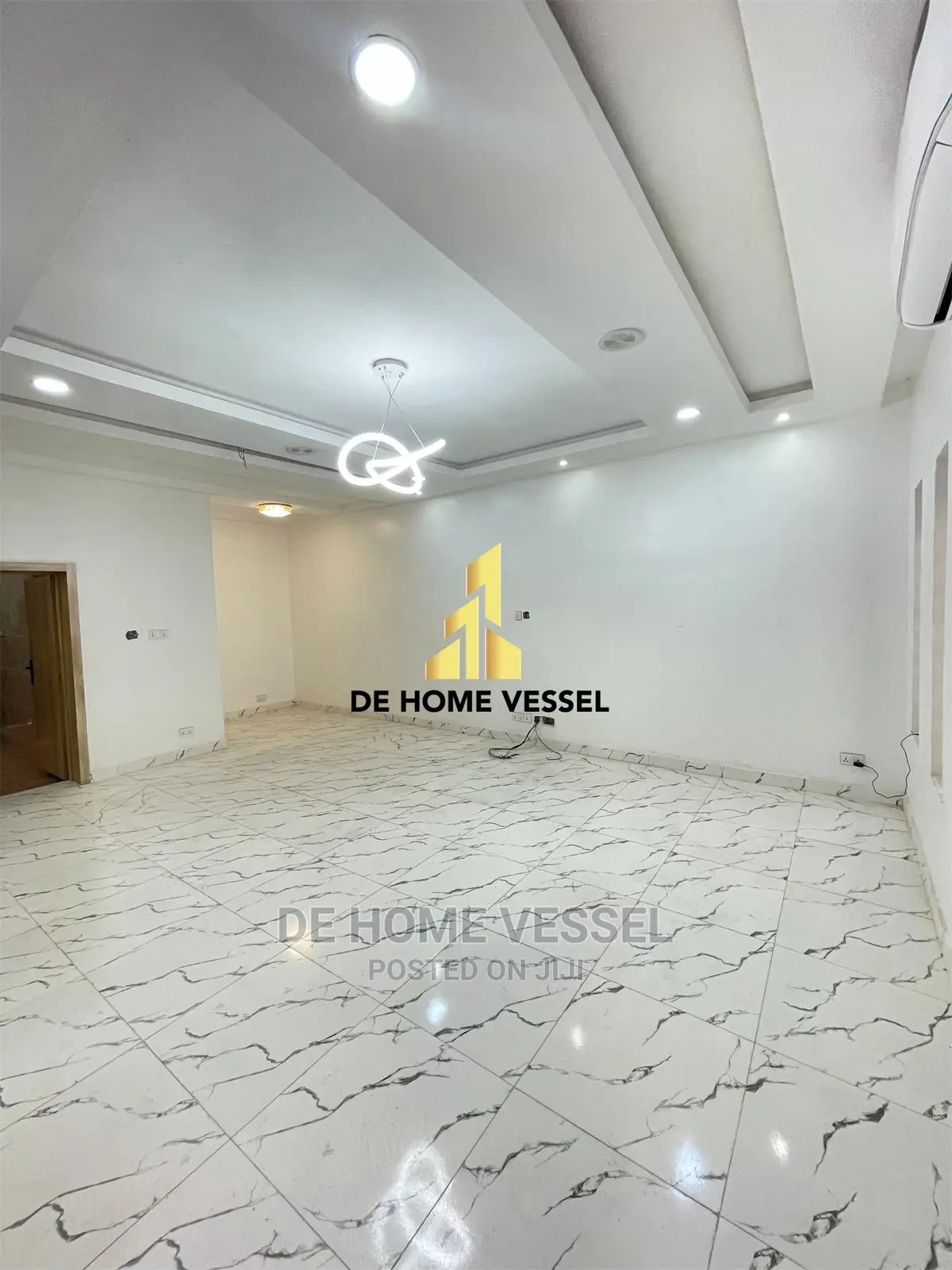4bdrm Townhouse/Terrace in Chevron for Sale in Chevron