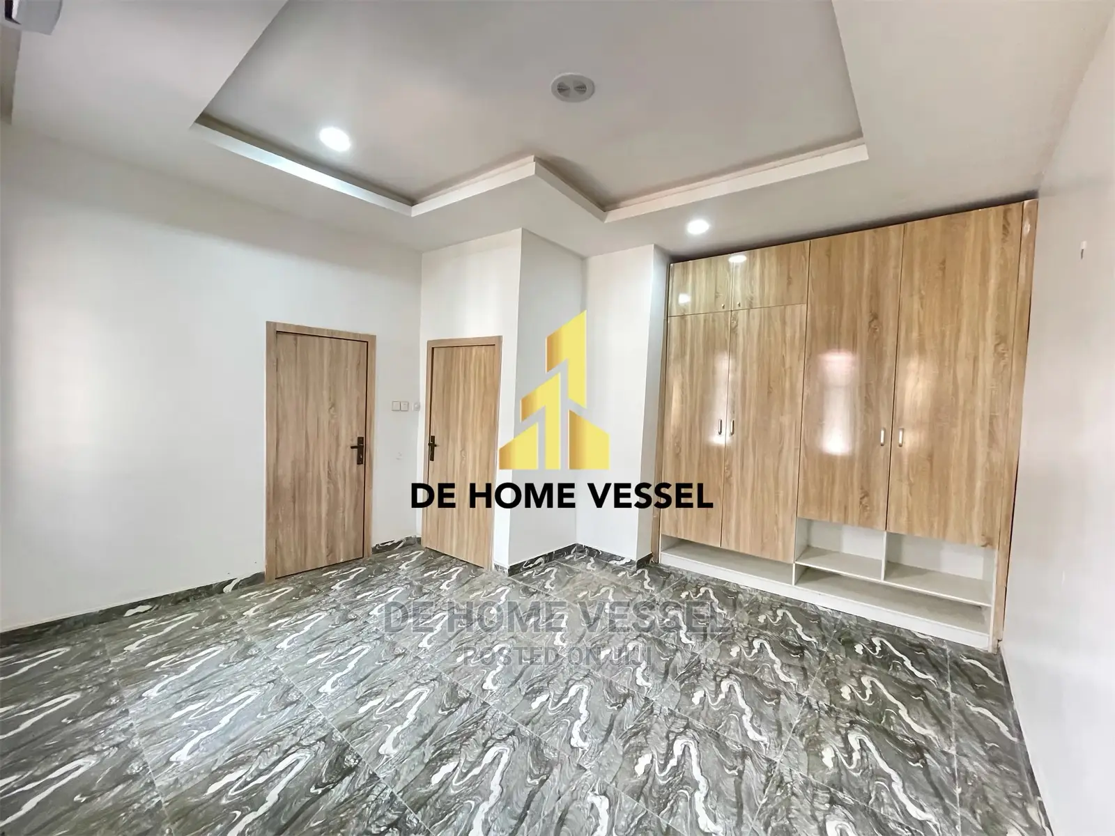 4bdrm Townhouse/Terrace in Chevron for Sale in Chevron