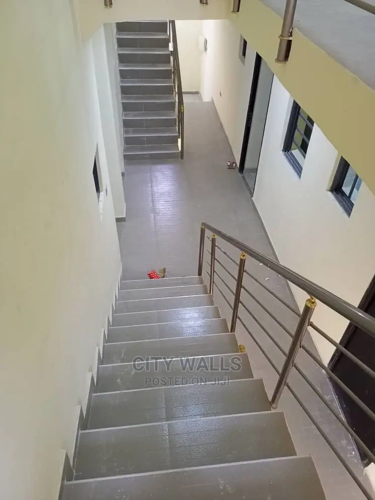 Mini Flat in Chevron for rent in Chevron