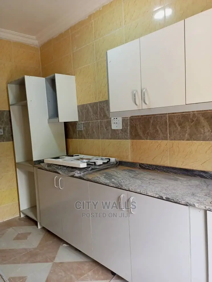 Mini Flat in Chevron for rent in Chevron