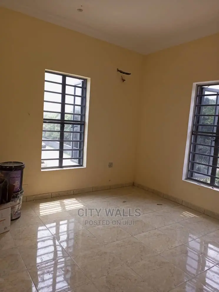 Mini Flat in Chevron for rent in Chevron