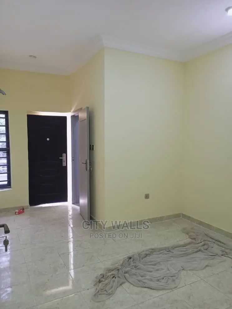 Mini Flat in Chevron for rent in Chevron