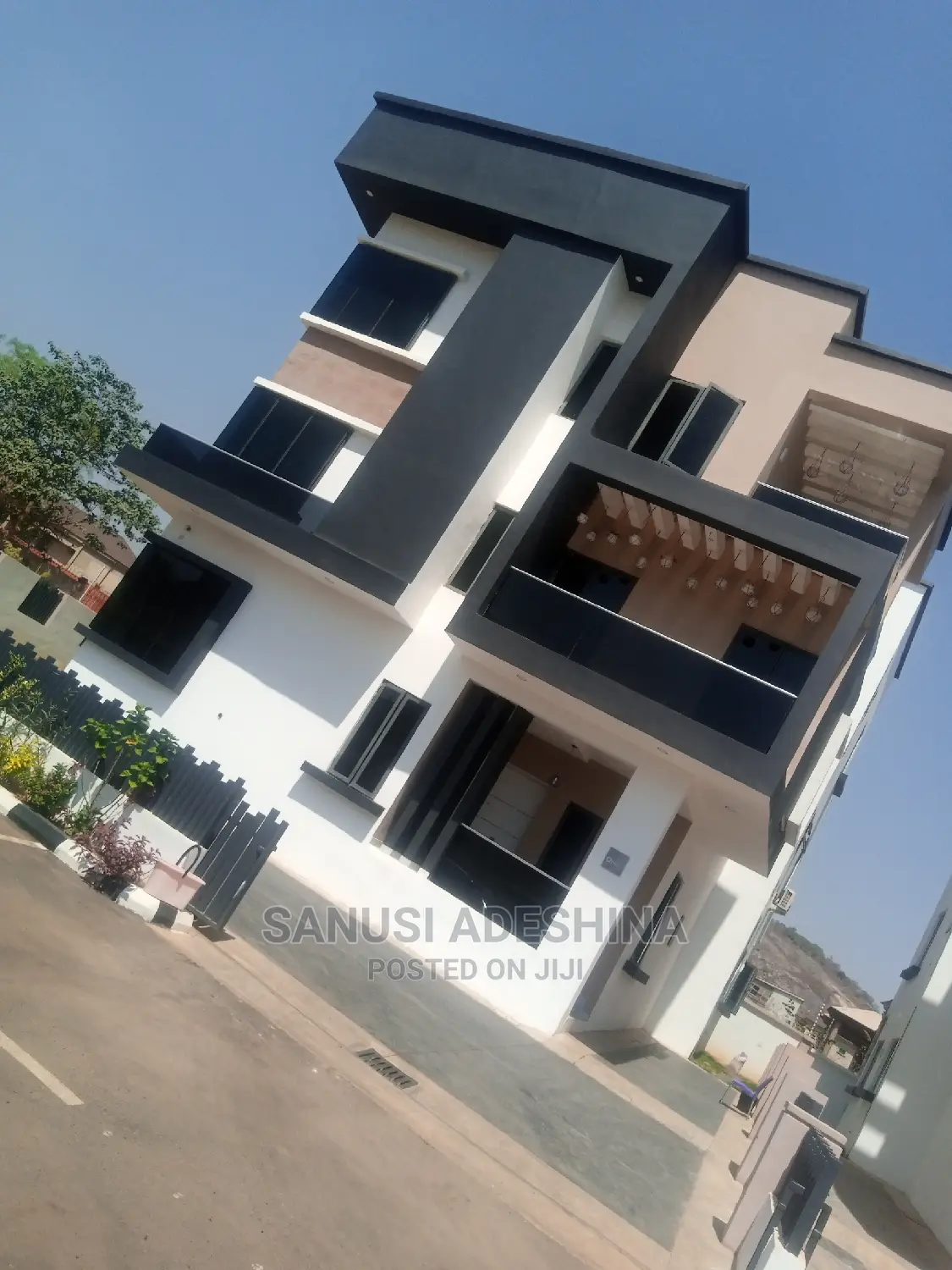 6bdrm Duplex in Diplomatic Zone Area for sale in Katampe Extension