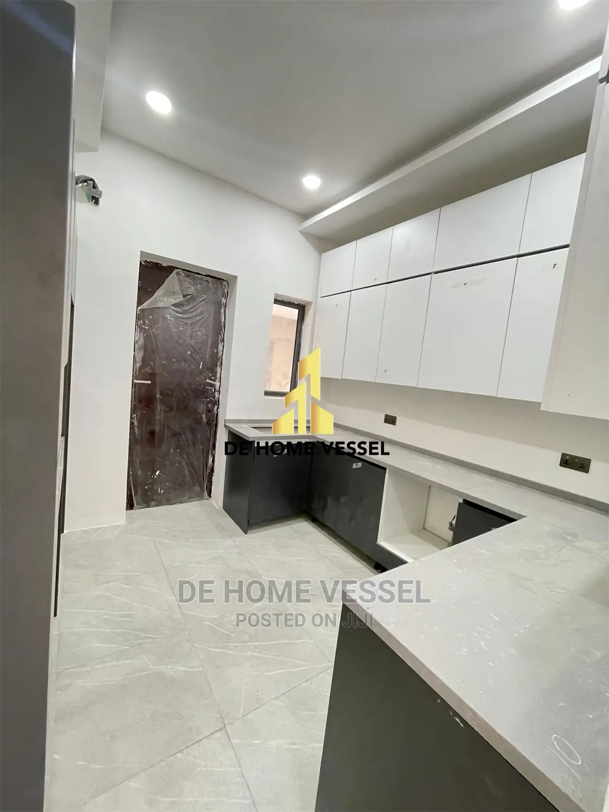 4bdrm Townhouse/Terrace in Lekki Phase 1 for Sale in Lekki Phase 1