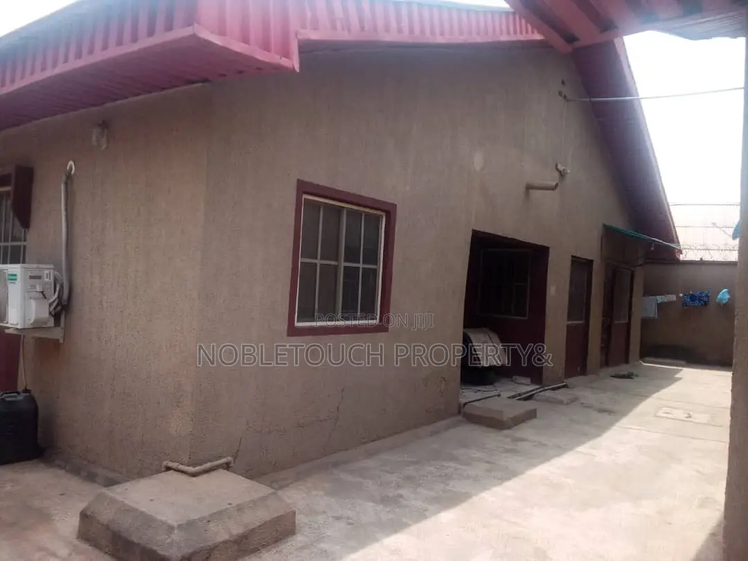 1bdrm Bungalow in Ikorodu Lagos, Igbogbo for sale in Igbogbo