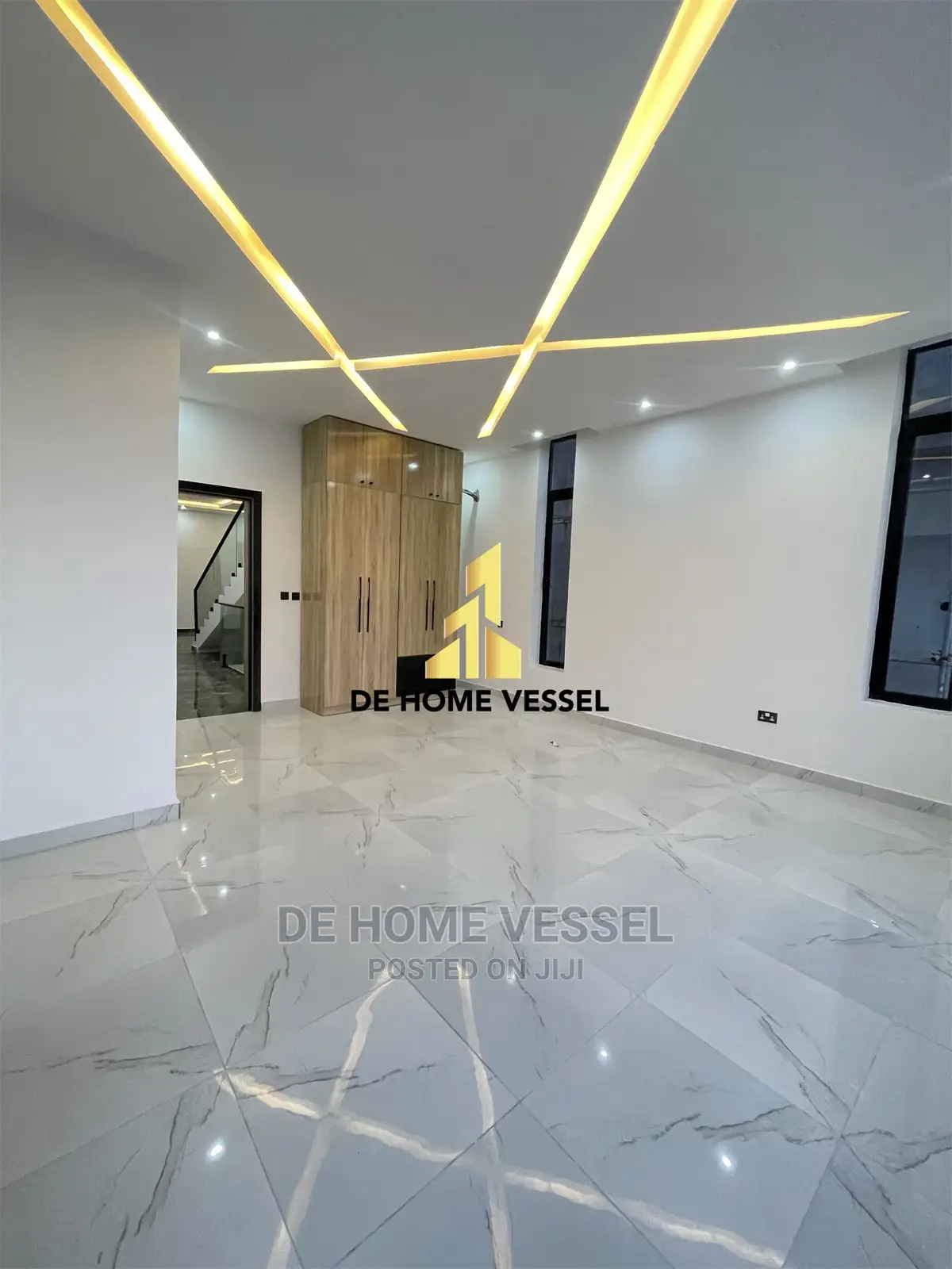 5bdrm Duplex in Ikota for Sale in Ikota