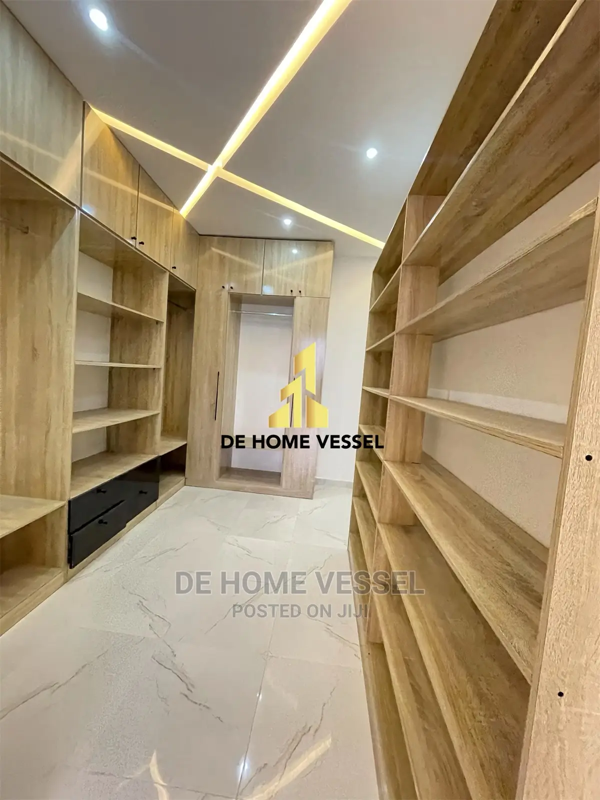 5bdrm Duplex in Ikota for Sale in Ikota