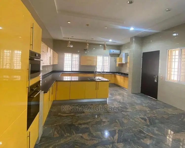 7bdrm Mansion in Maitama for sale in Maitama