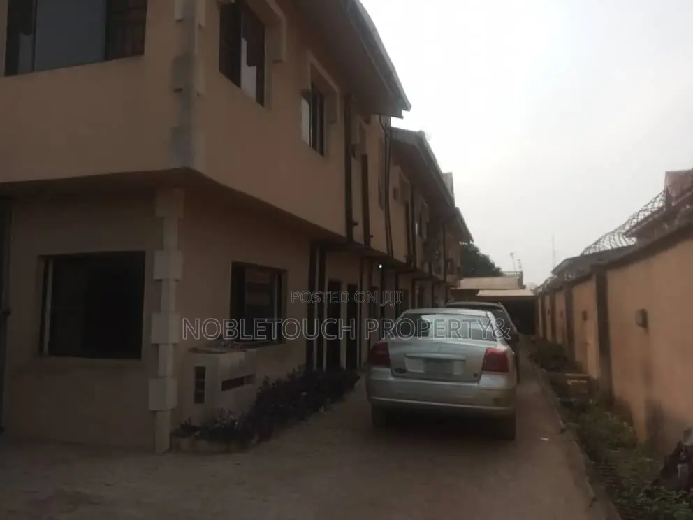5bdrm Duplex in Ikorodu Lagos for Sale in Ikorodu Garage