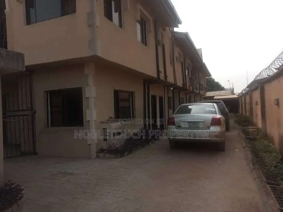 5bdrm Duplex in Ikorodu Lagos for Sale in Ikorodu Garage