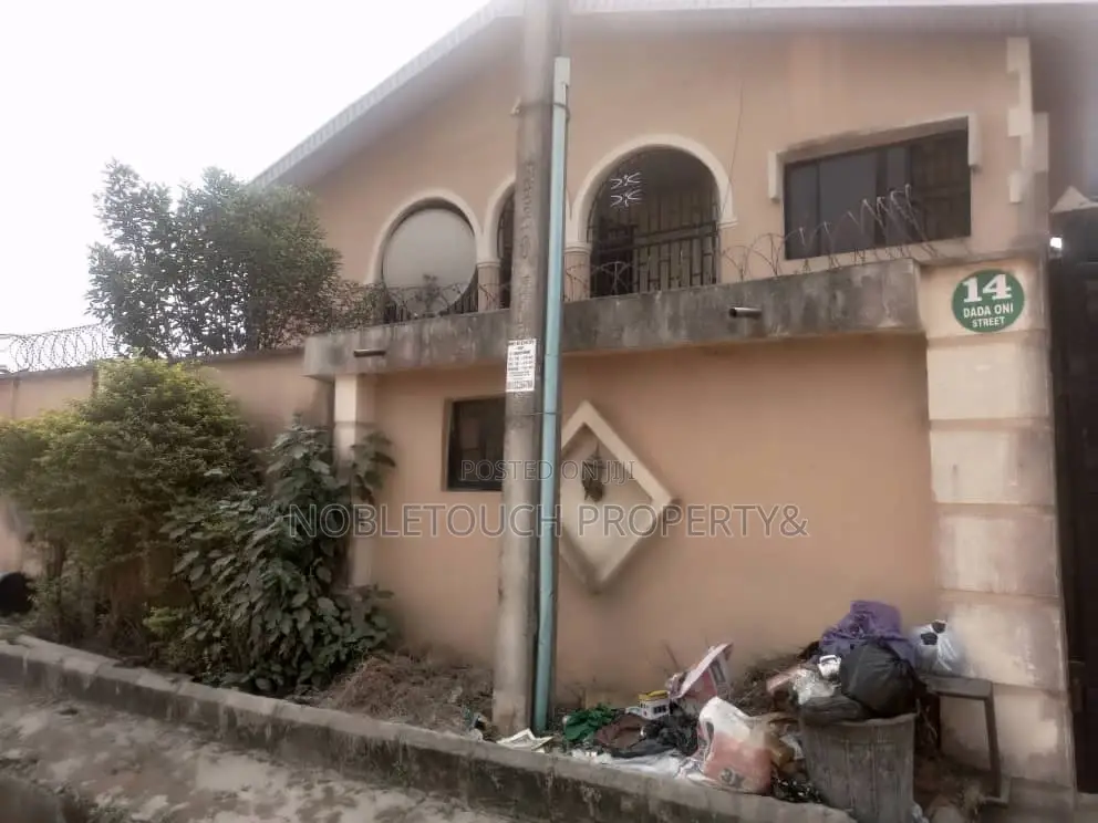 5bdrm Duplex in Ikorodu Lagos for Sale in Ikorodu Garage