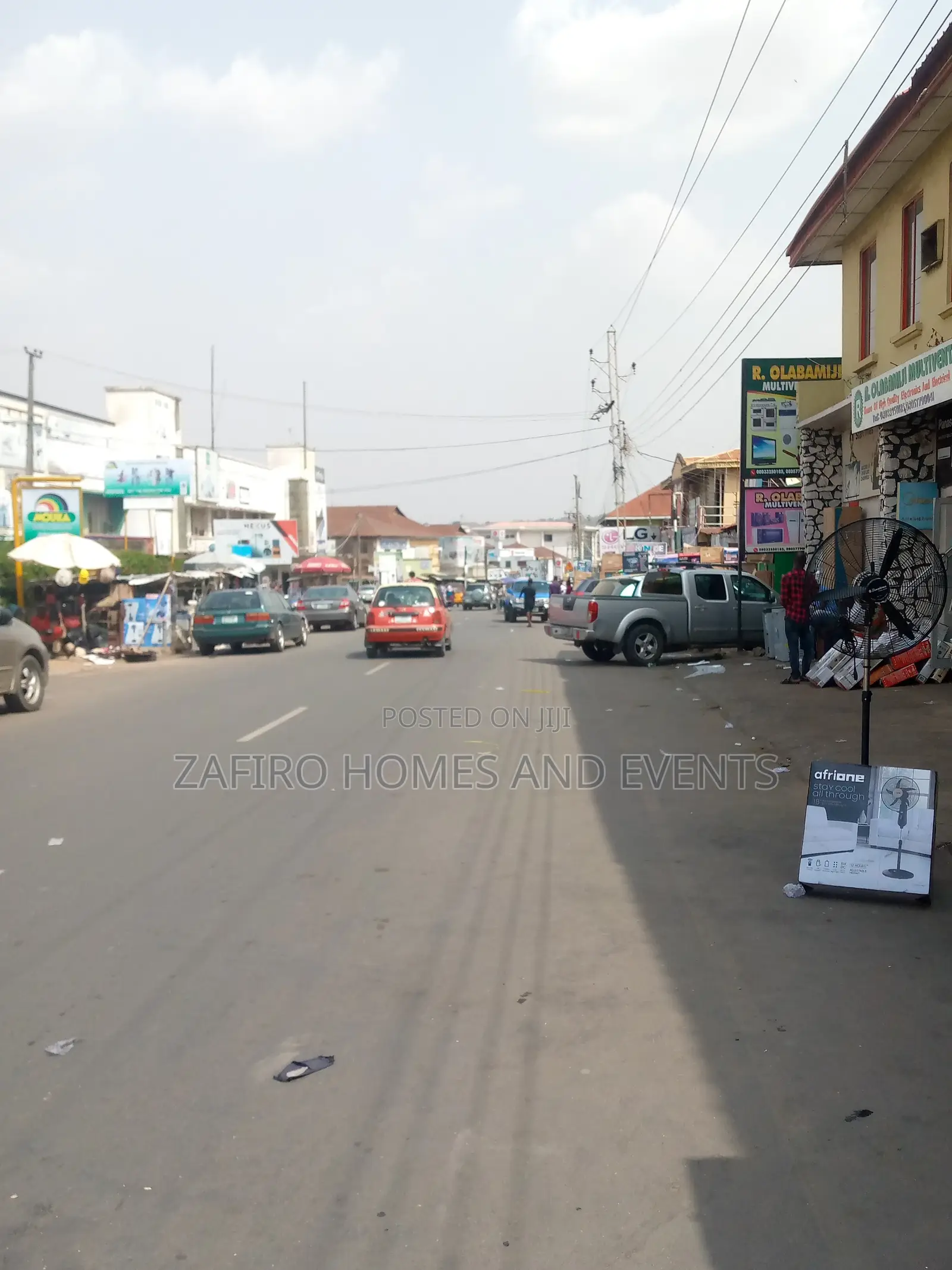 Commercial 2820m2 With Structures on Tarred Roads at Dugbe in Dugbe (Onireke)