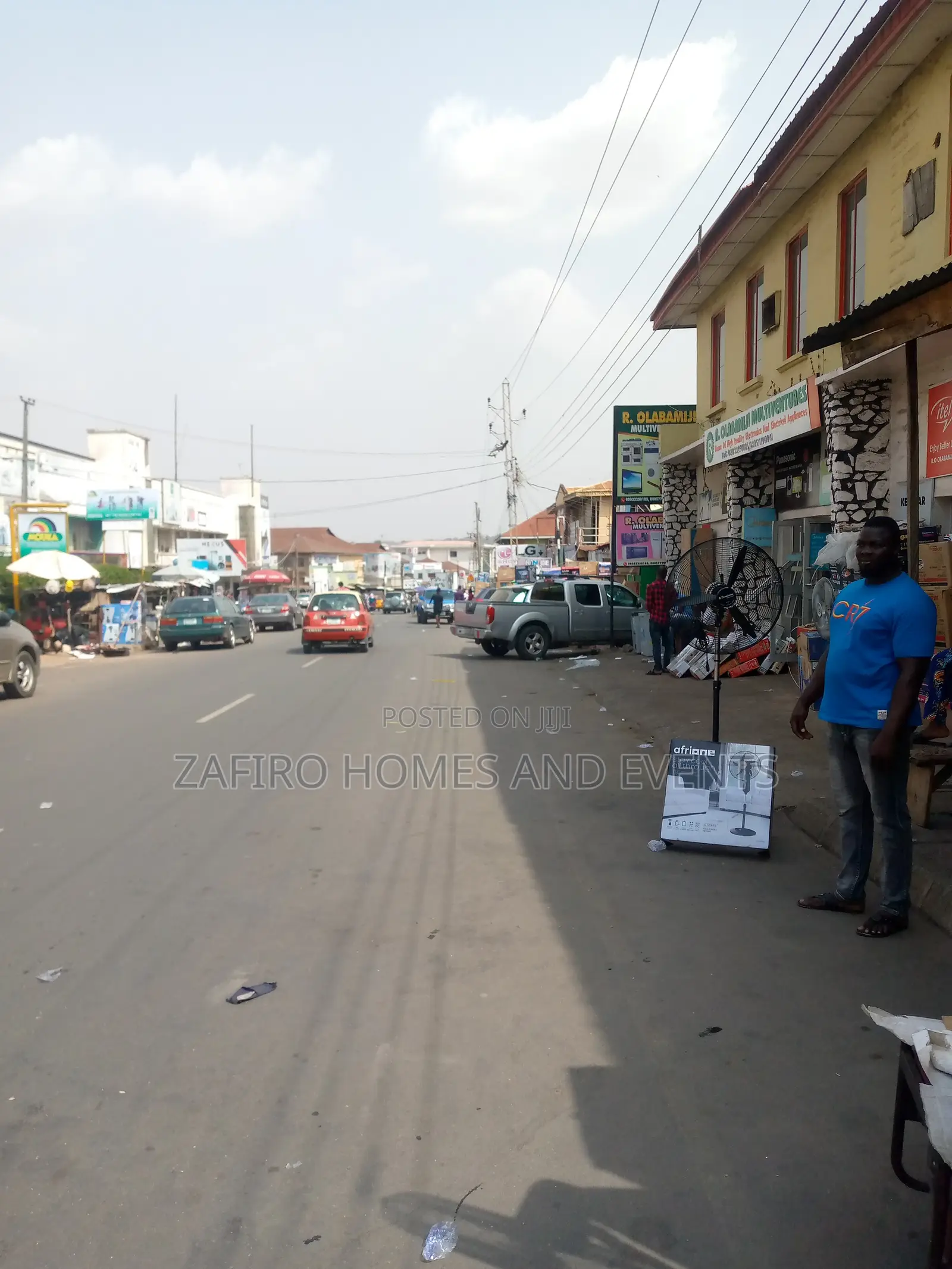 Commercial 2820m2 With Structures on Tarred Roads at Dugbe in Dugbe (Onireke)