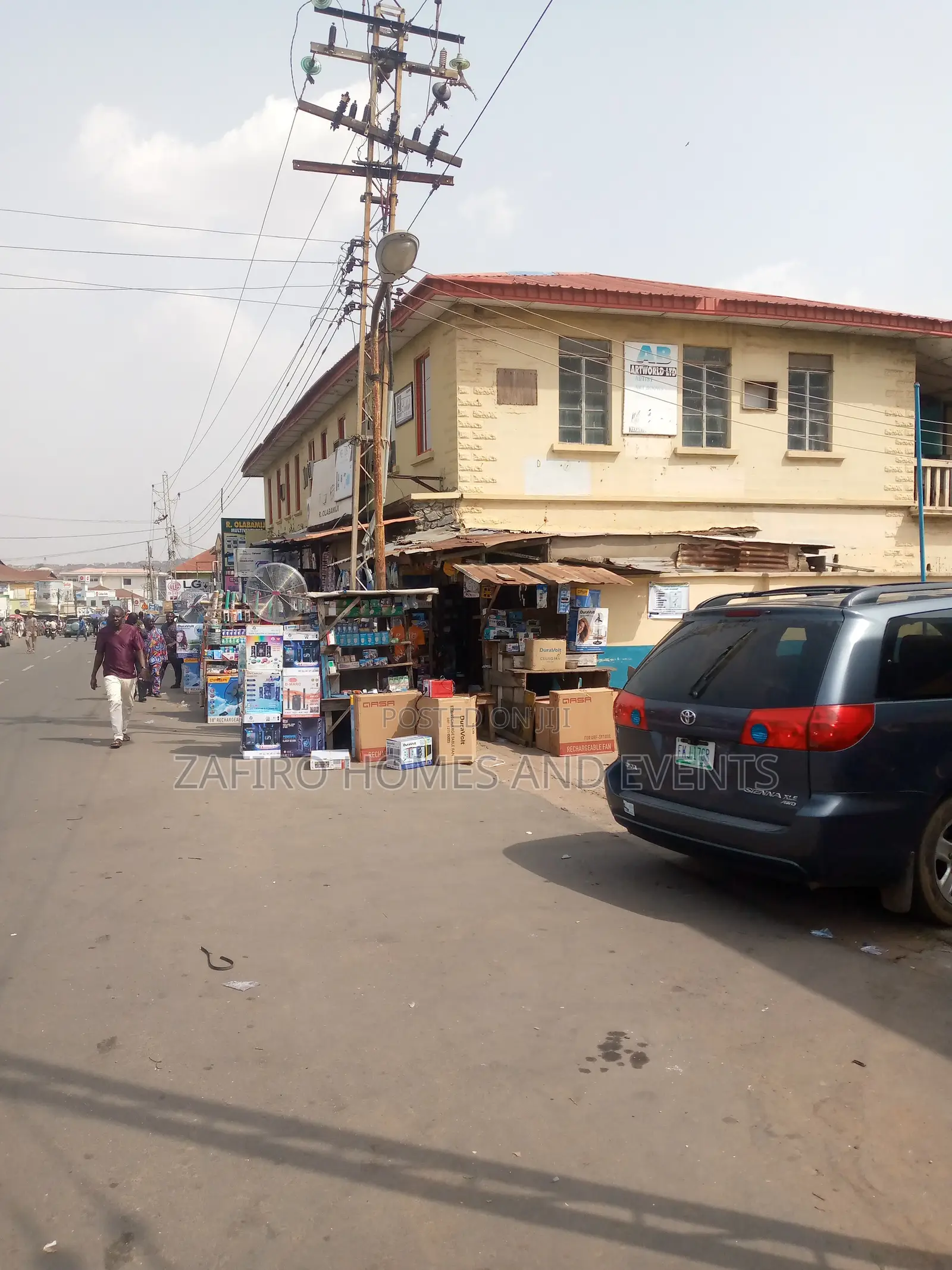 Commercial 2820m2 With Structures on Tarred Roads at Dugbe in Dugbe (Onireke)