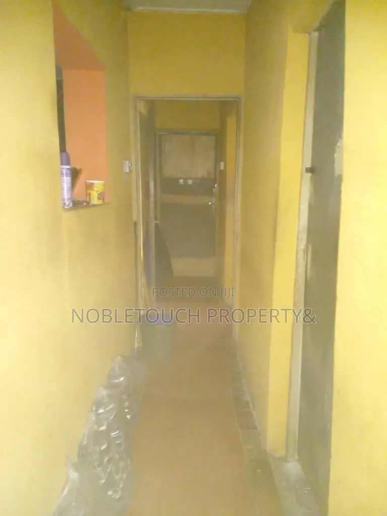 3bdrm Apartment in Jakande Estate, Oke-Afa for sale in Oke-Afa