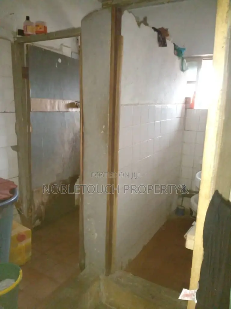 3bdrm Apartment in Jakande Estate, Oke-Afa for sale in Oke-Afa