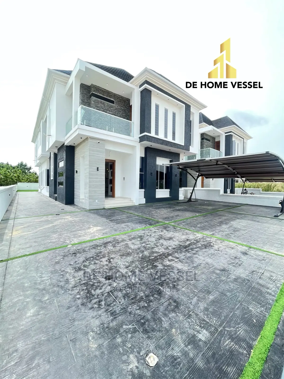 5bdrm Duplex in Ikota for Sale in Ikota