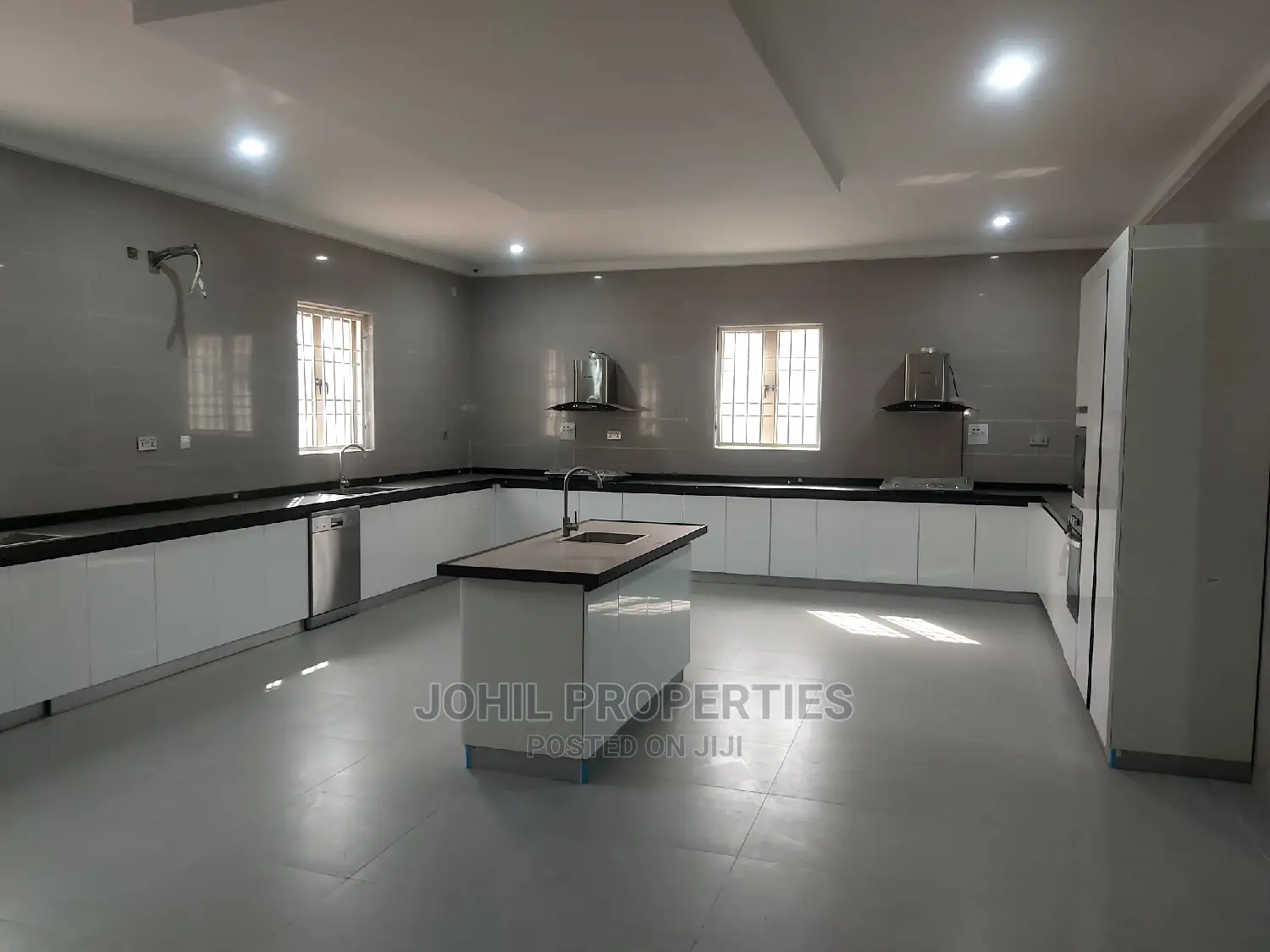9bdrm Mansion in Maitama for sale in Maitama