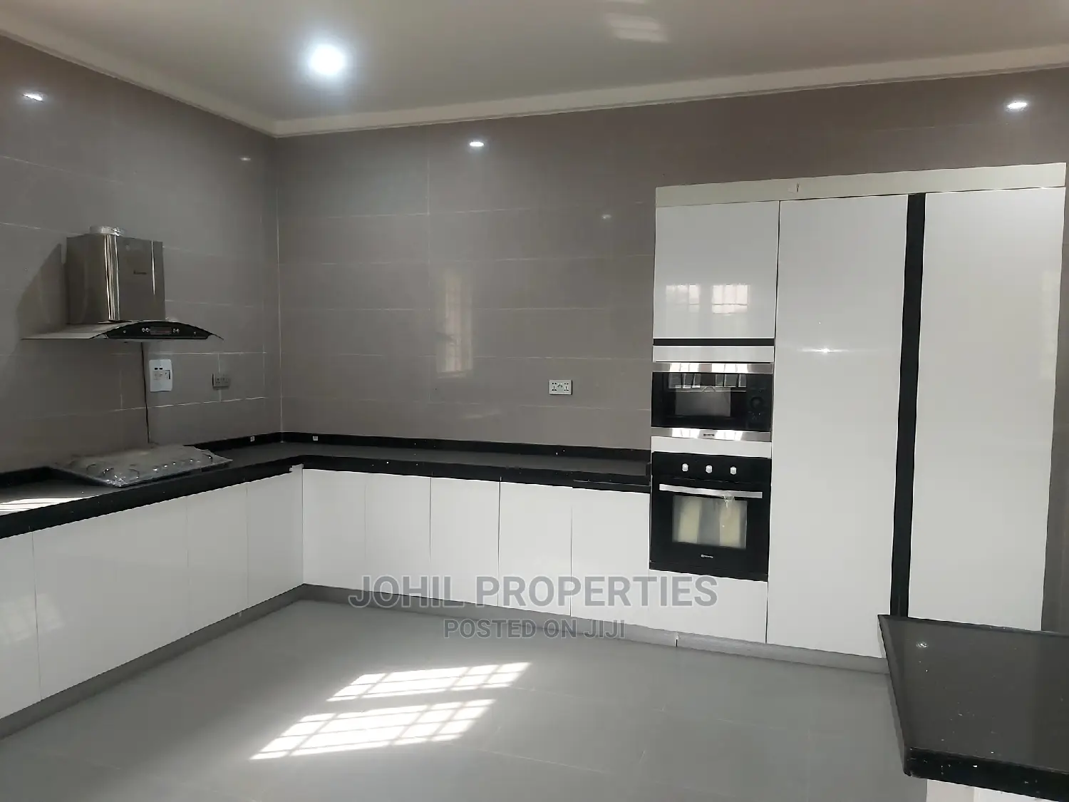 9bdrm Mansion in Maitama for sale in Maitama