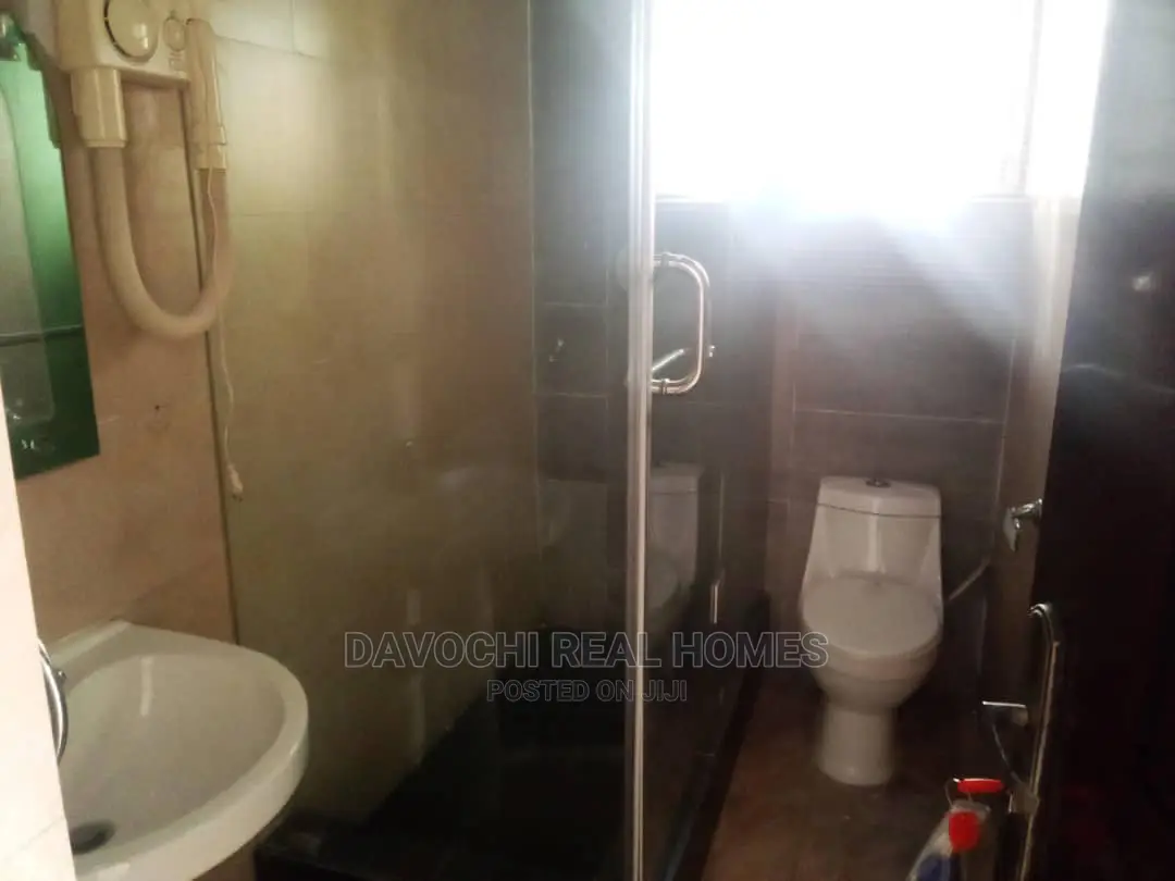 4bdrm House in James Street, Osapa london for rent in Osapa london