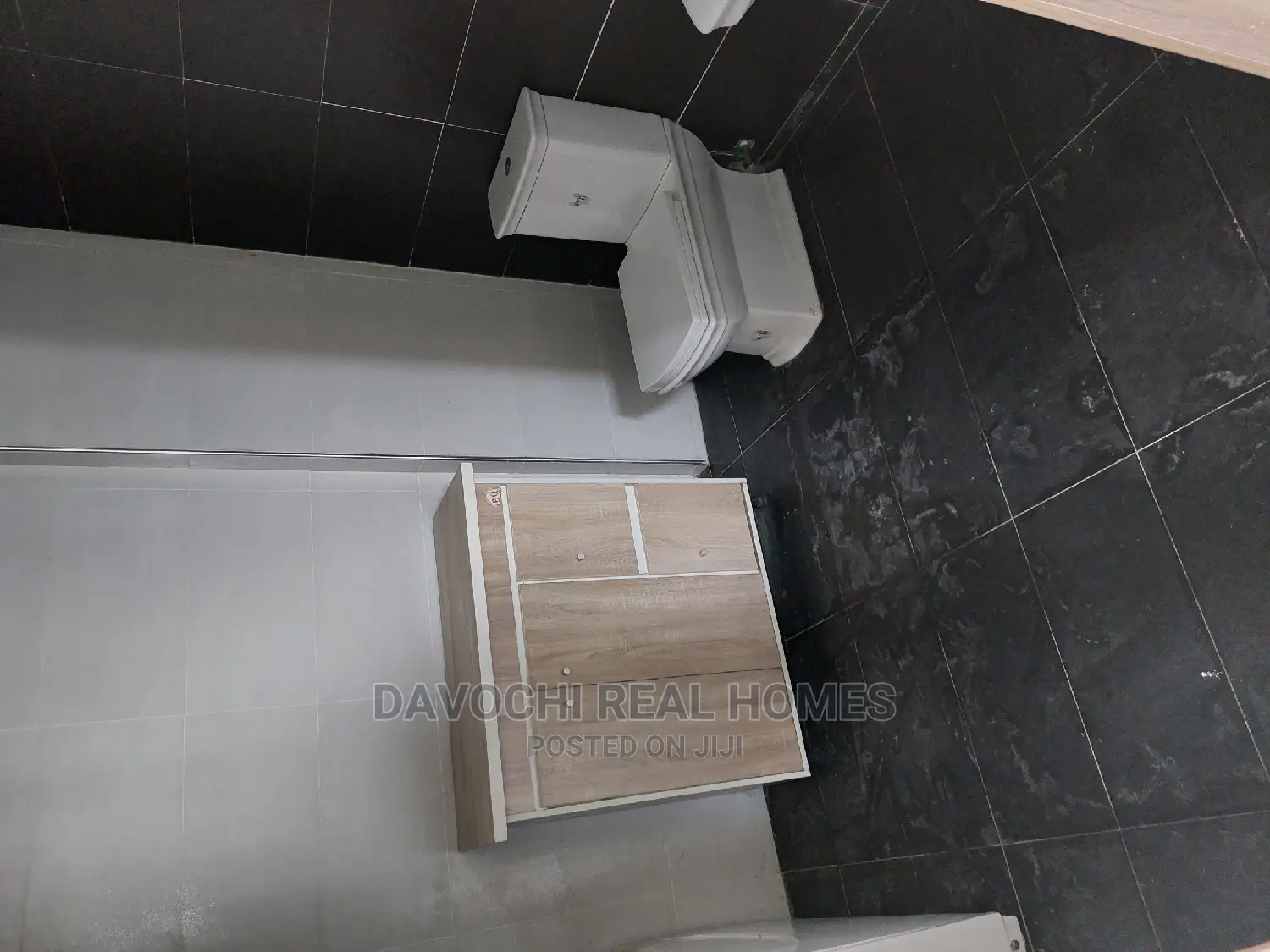 4bdrm Duplex in Orchid Road, Chevron for rent in Chevron