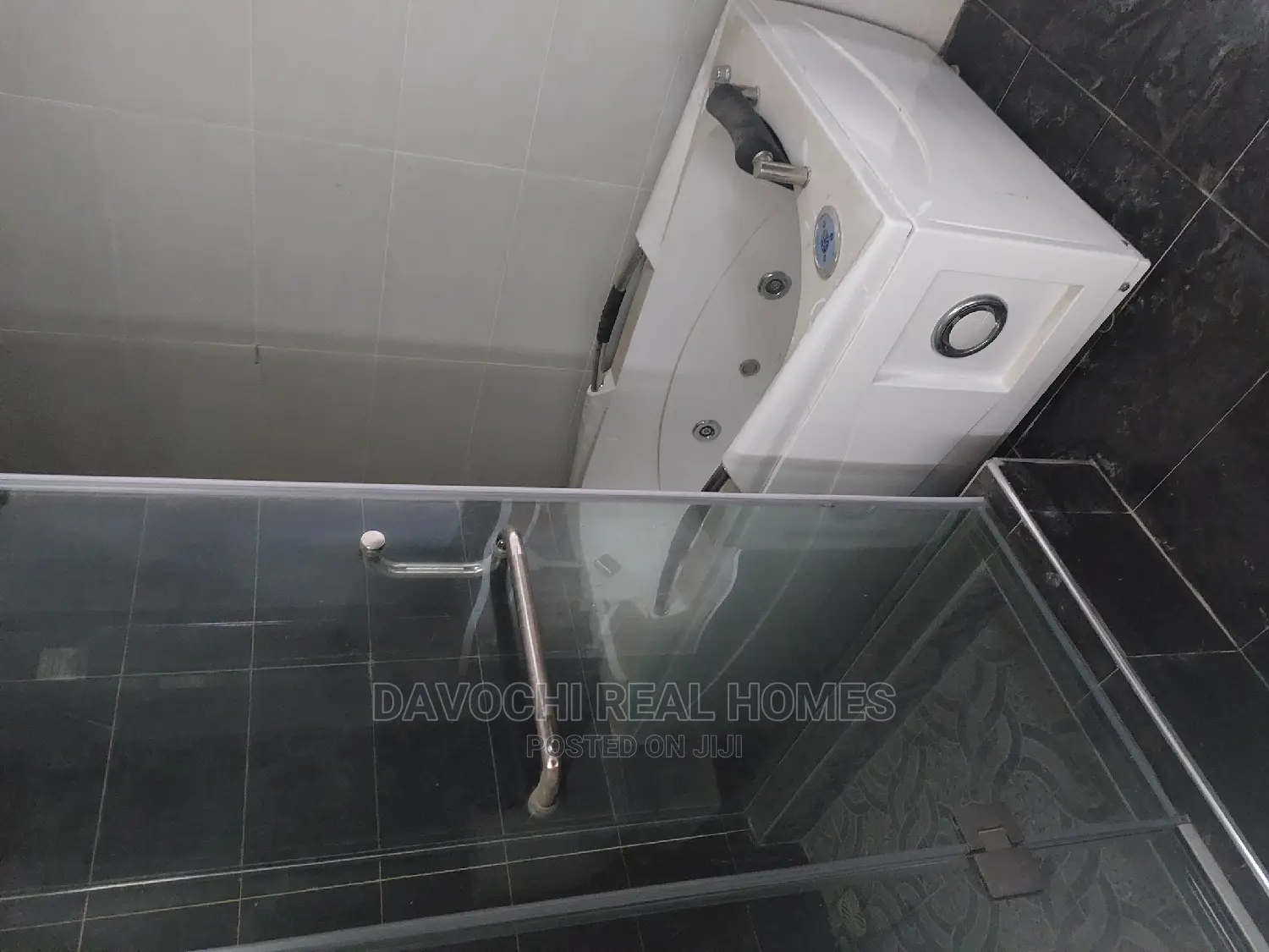 4bdrm Duplex in Orchid Road, Chevron for rent in Chevron