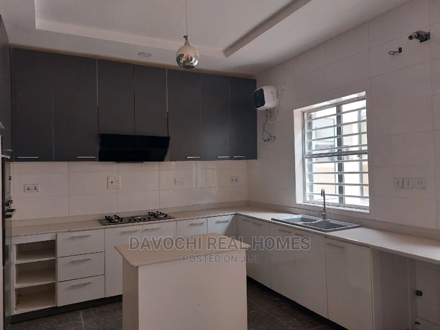 4bdrm Duplex in Orchid Road, Chevron for rent in Chevron
