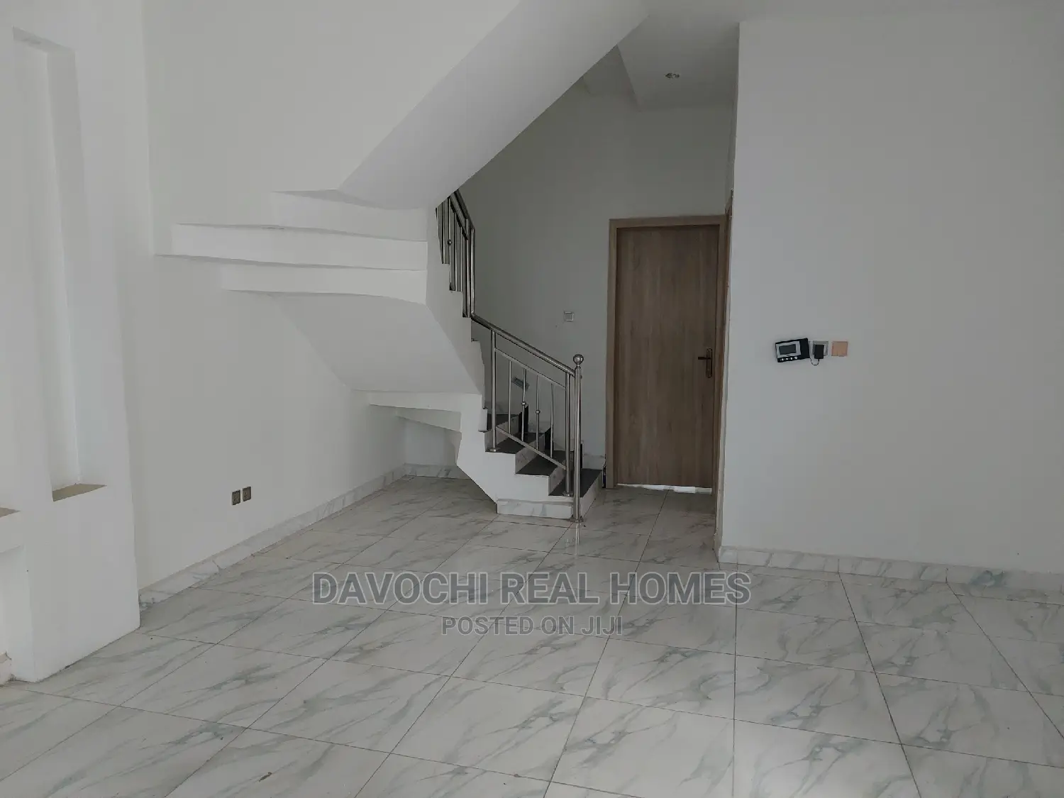 4bdrm Duplex in by Chevron Second for Sale in Chevron