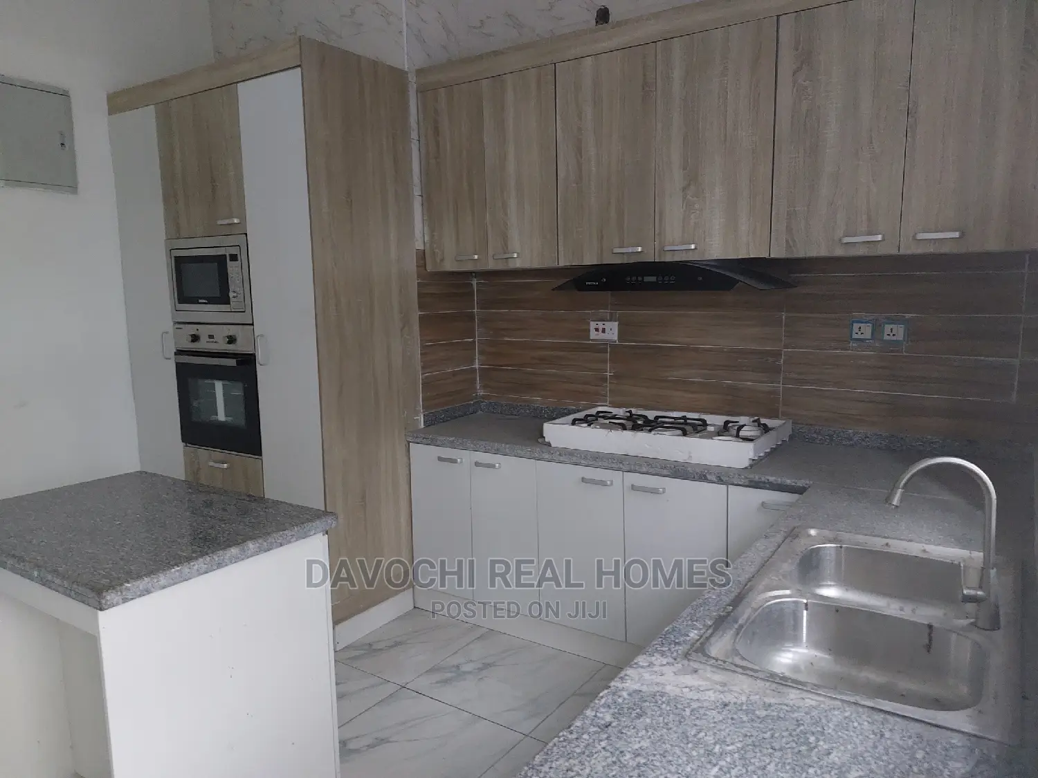 4bdrm Duplex in by Chevron Second for Sale in Chevron