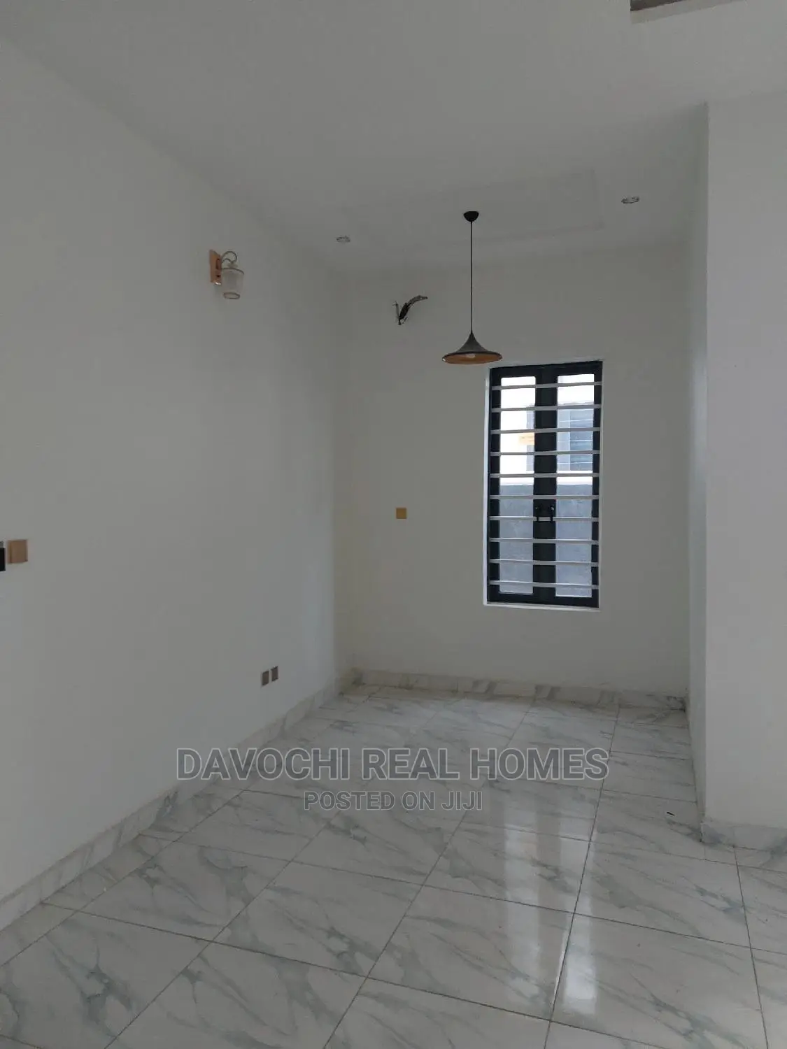 4bdrm Duplex in by Chevron Second for Sale in Chevron