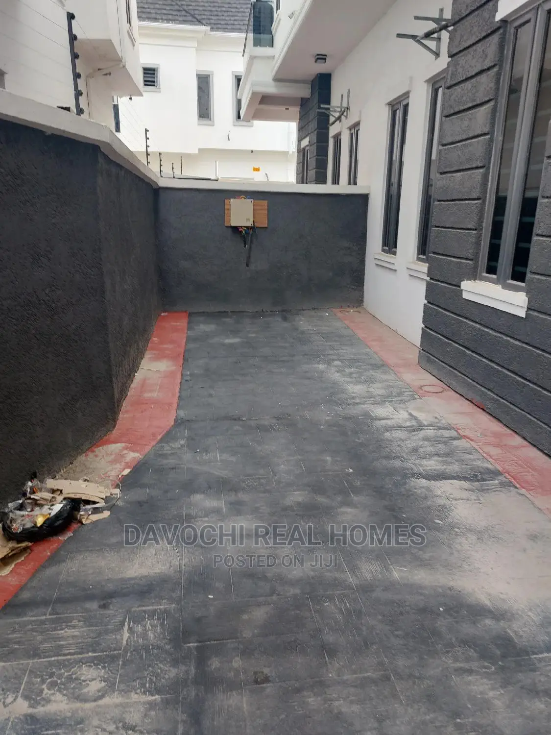 4bdrm Duplex in by Chevron Second for Sale in Chevron