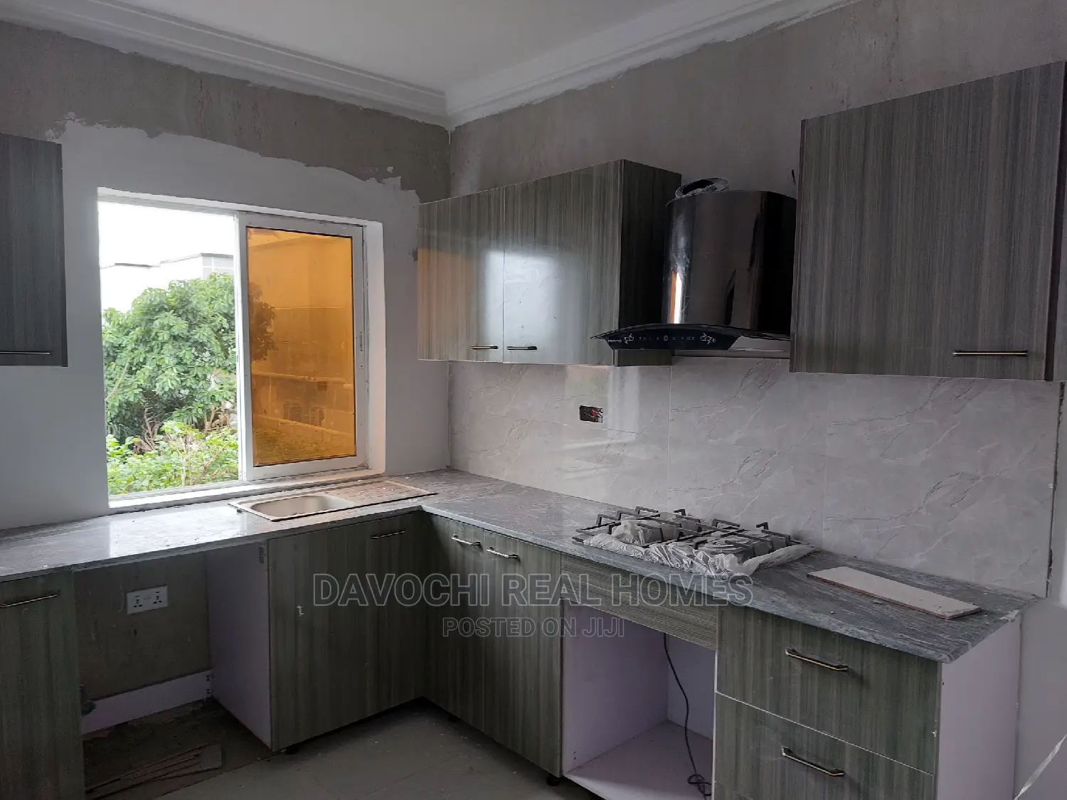 1bdrm Block of Flats in Orchid Road, Chevron for sale in Chevron