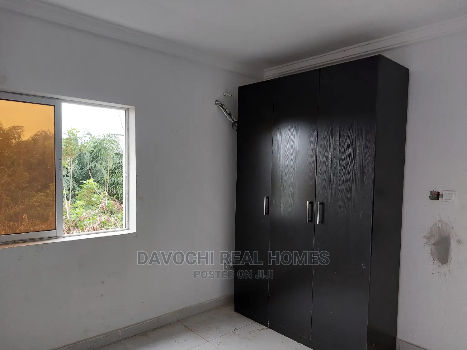 1bdrm Block of Flats in Orchid Road, Chevron for sale in Chevron