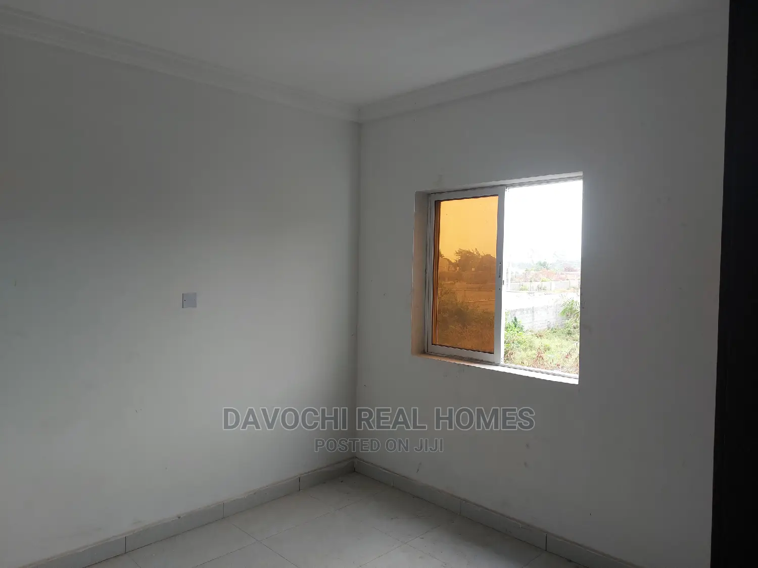 1bdrm Block of Flats in Orchid Road, Chevron for sale in Chevron