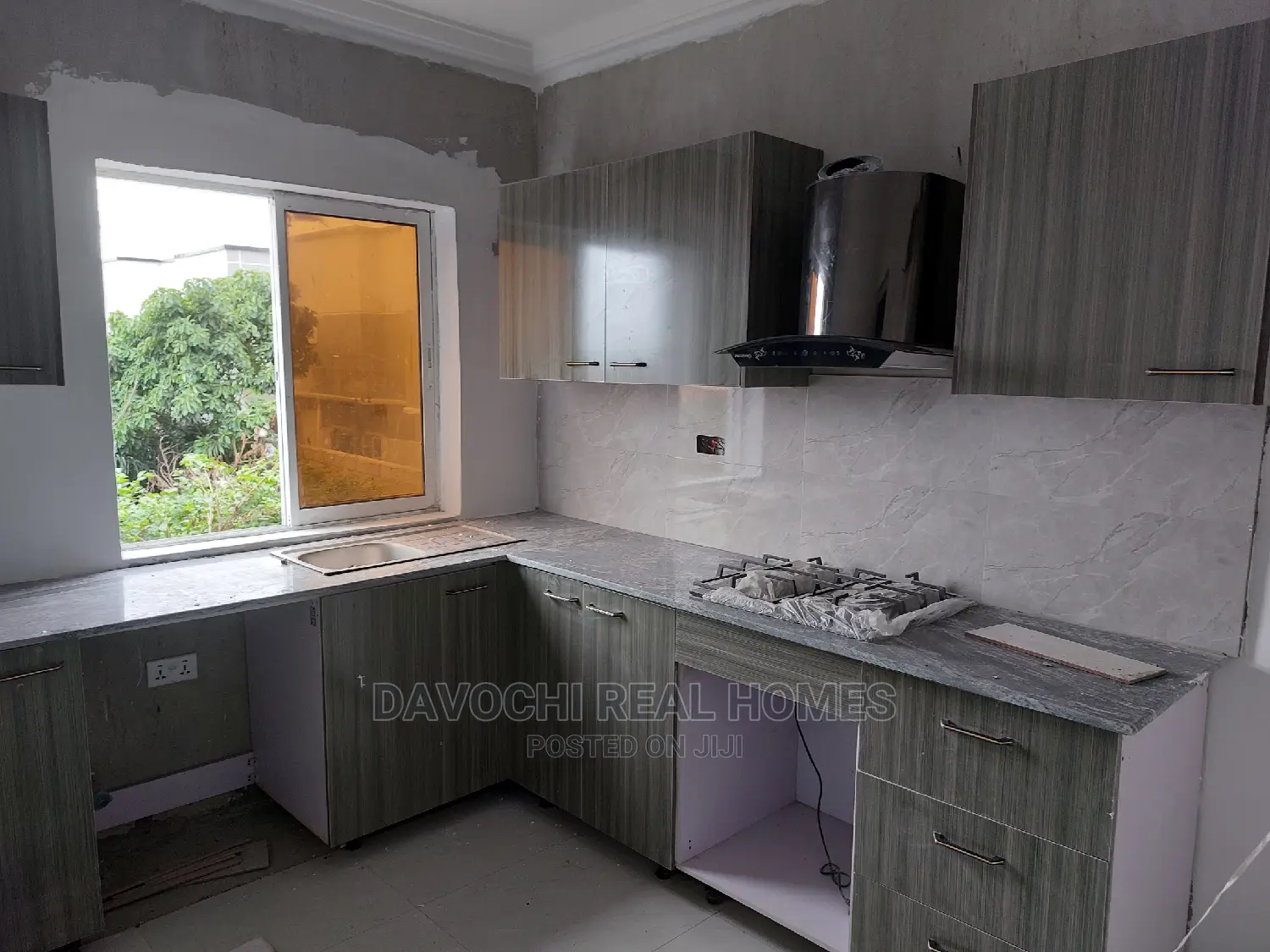 1bdrm Block of Flats in Orchid Road, Chevron for sale in Chevron