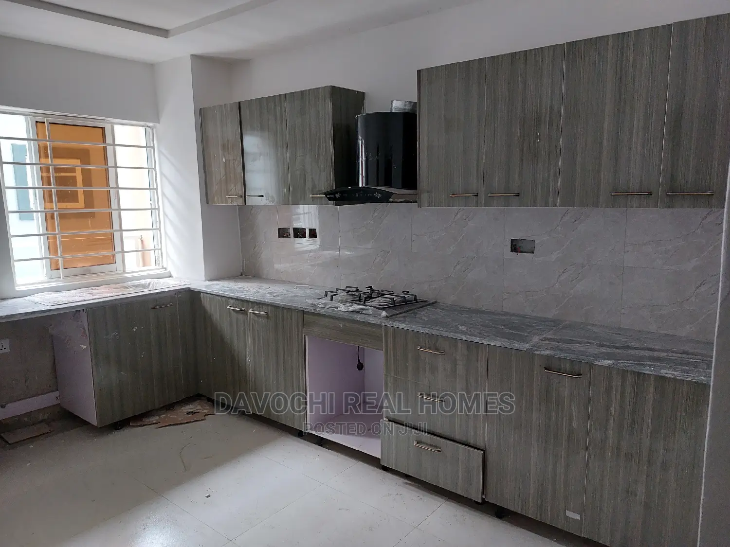 2bdrm Block of Flats in Orchid Road, Chevron for sale in Chevron
