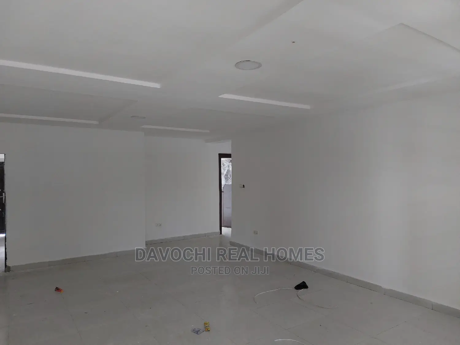 2bdrm Block of Flats in Orchid Road, Chevron for sale in Chevron