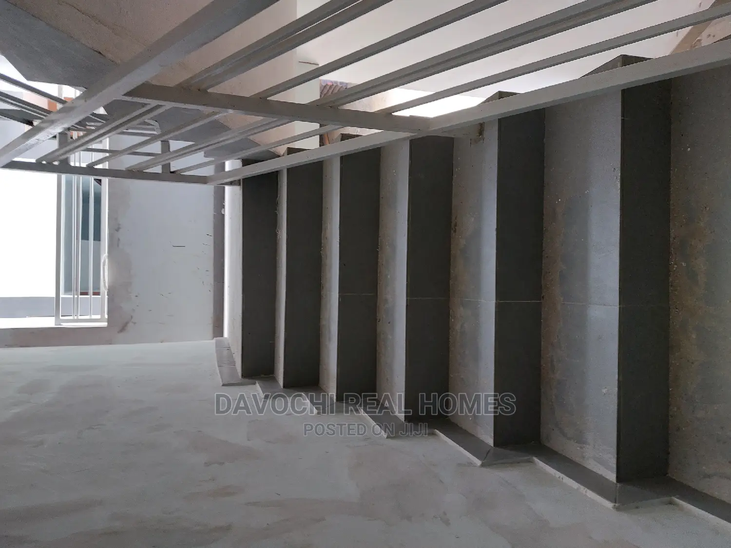 2bdrm Block of Flats in Orchid Road, Chevron for sale in Chevron